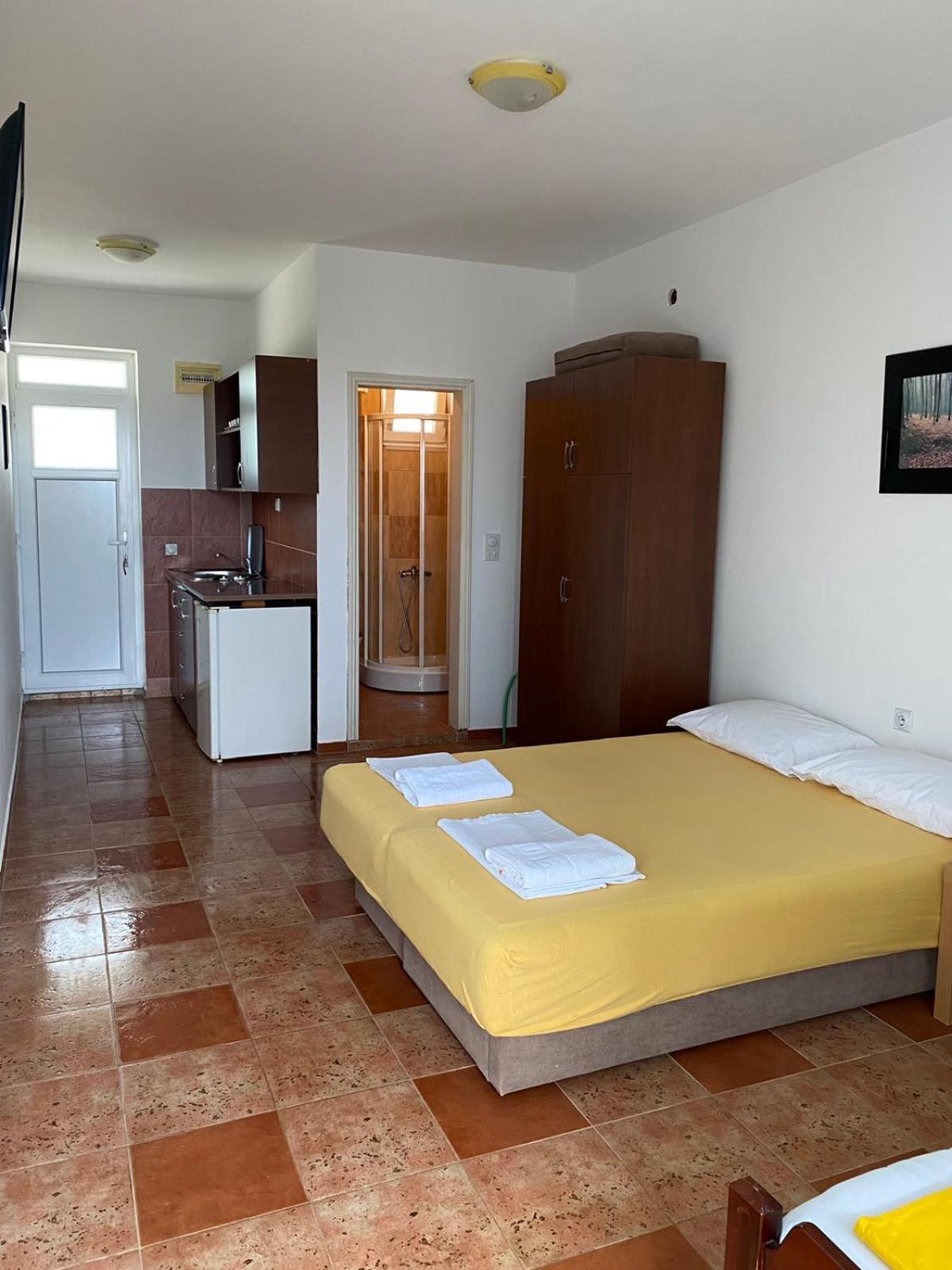 Apartments Vila Kurtagic Dobra Voda Rom bilde